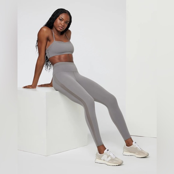 Vuori Sports Bra & Legging Set - Picture 5 of 5